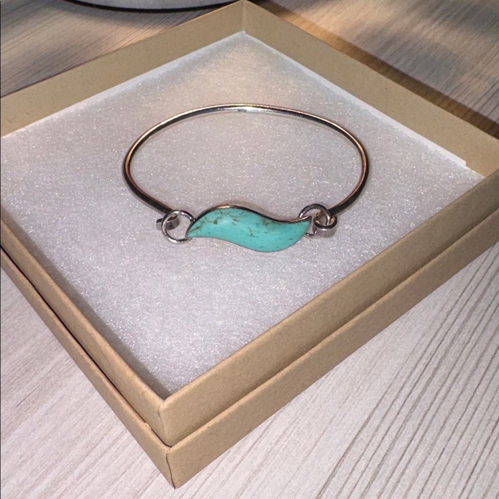 Vintage Native Sterling Silver/ Turquoise Hinged clasp bracelet marked 925